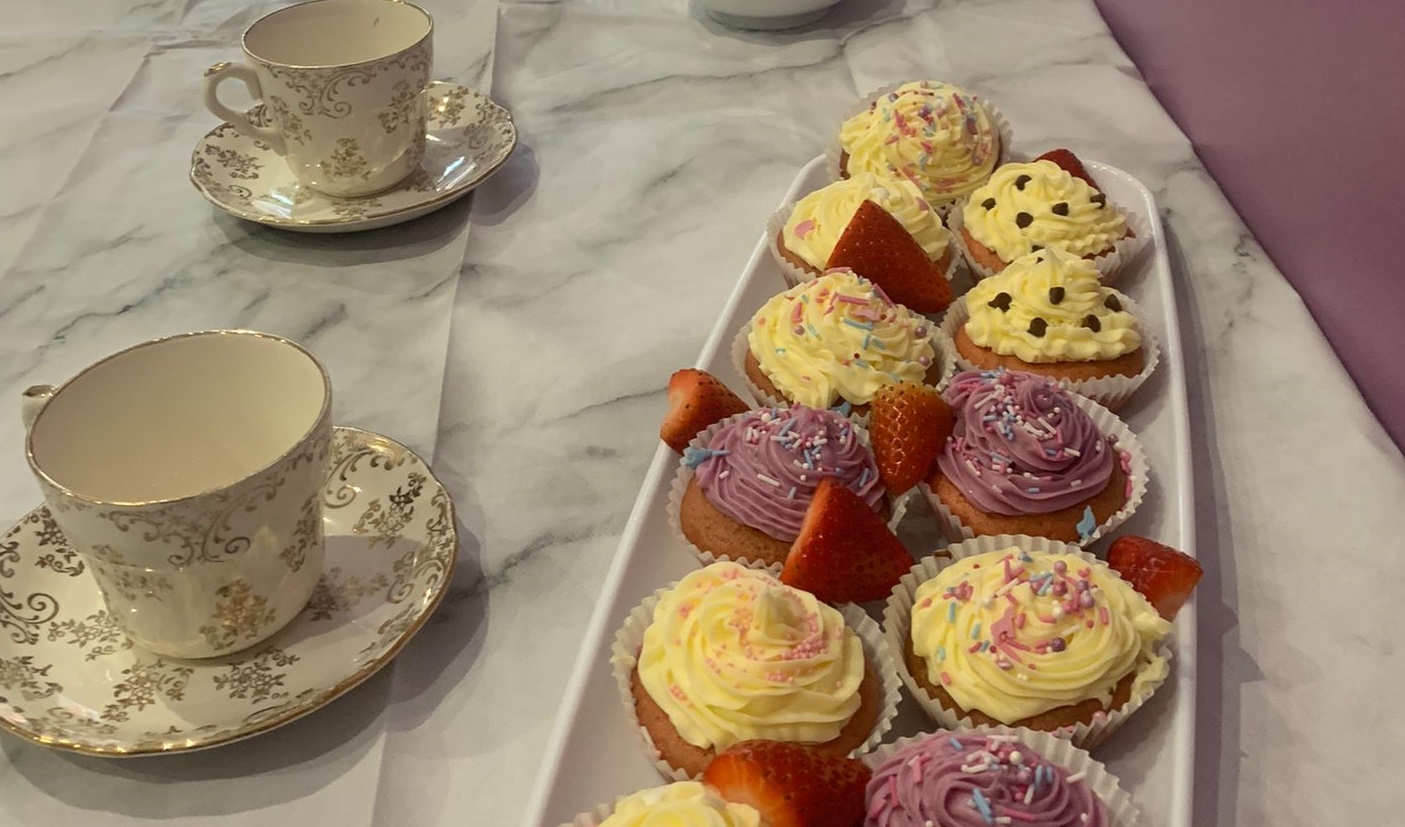 Cupcakes and tea cups